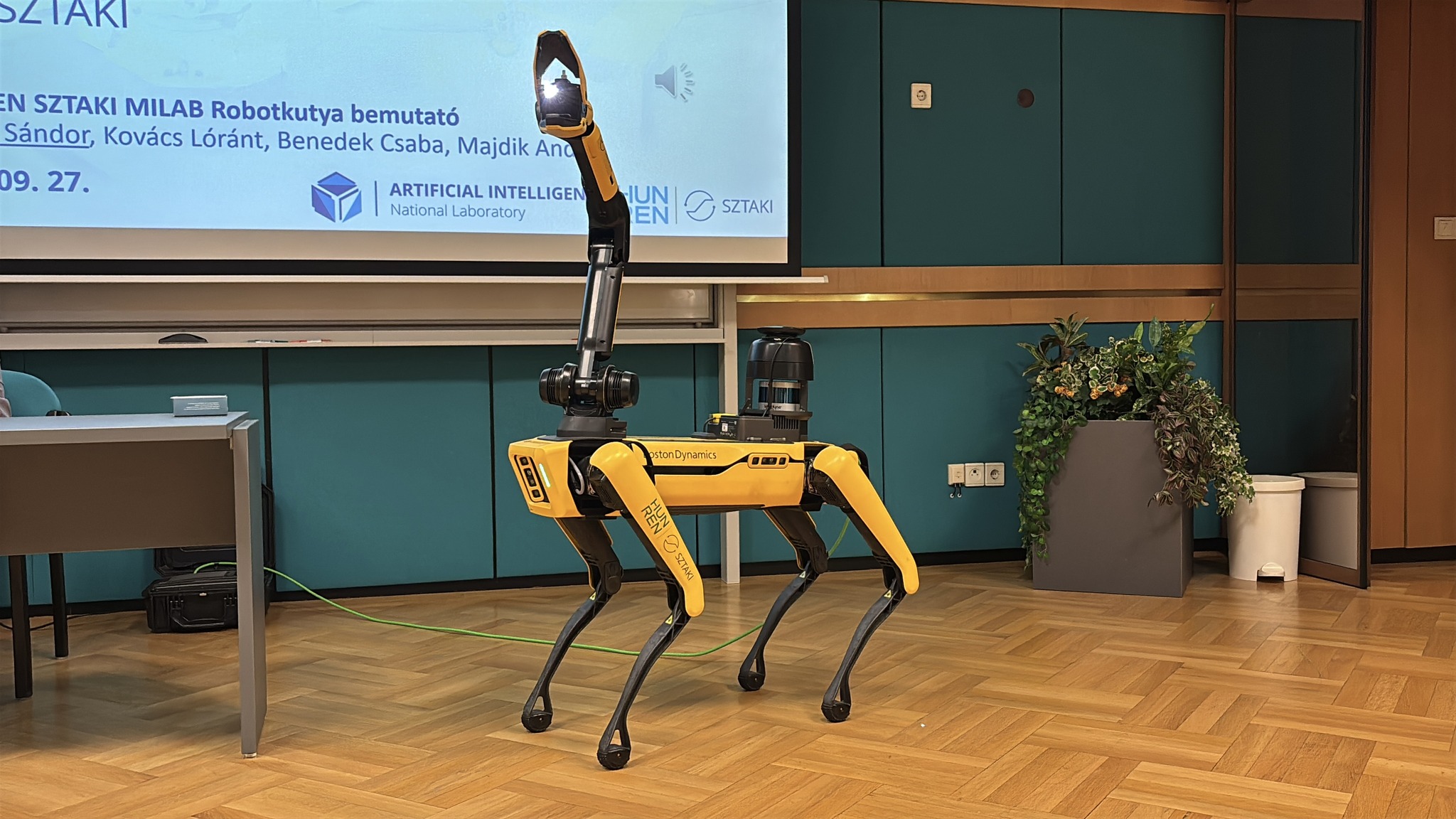 sztaki-kutej-robotkutya2