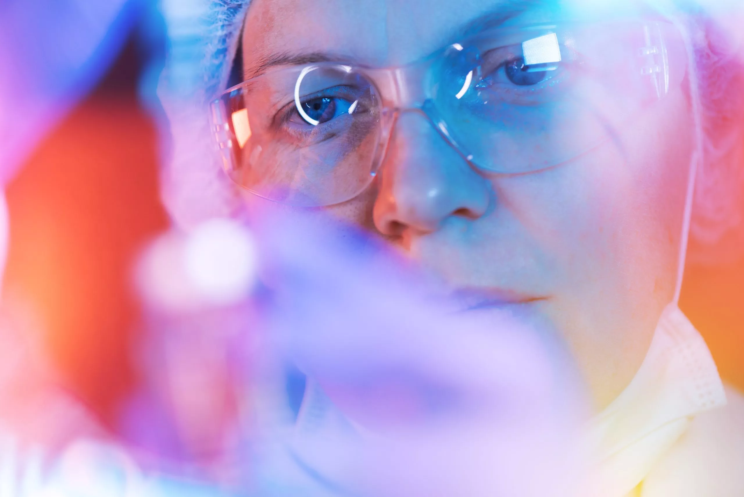 medical-science-researcher-performing-test-in-labo-PAUYRW5-scaled.jpg