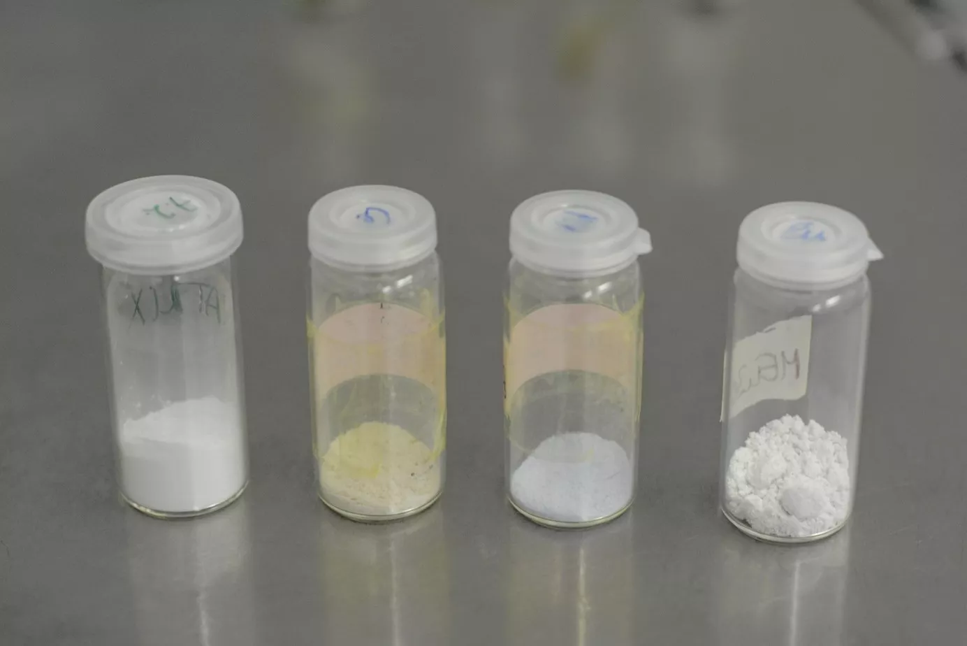 Nagyaktivitású radioaktív hulladékok hatékonyabb és gazdaságosabb kondicionálására fejlesztettek új mátrixüveget az EK kutatói