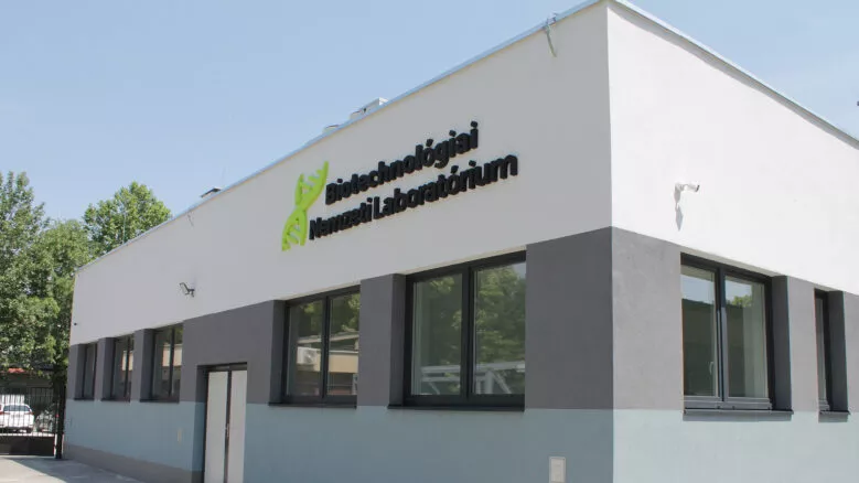 Ünnepélyes keretek között átadták a Biotechnológiai Nemzeti Laboratórium új épületét az SZBK-ban
