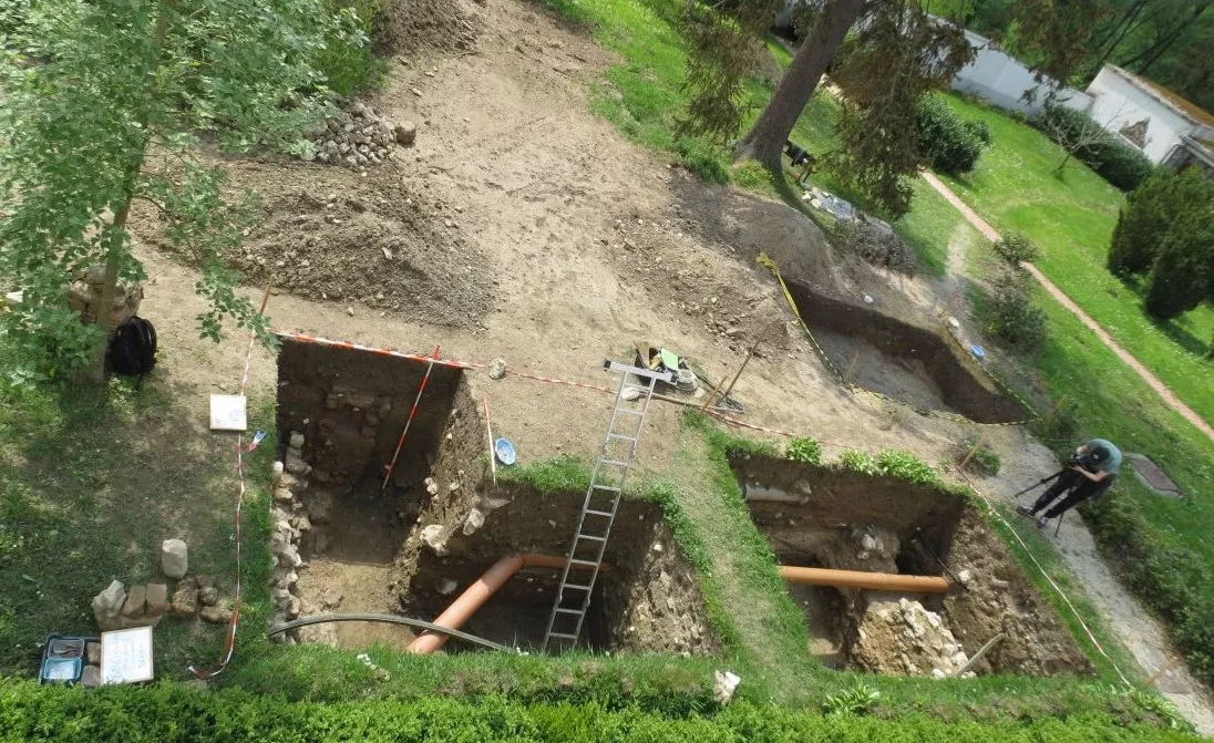 BTK-organized archaeological excavations of medieval antecedents of Benedictine monastery begin in Bakonybél