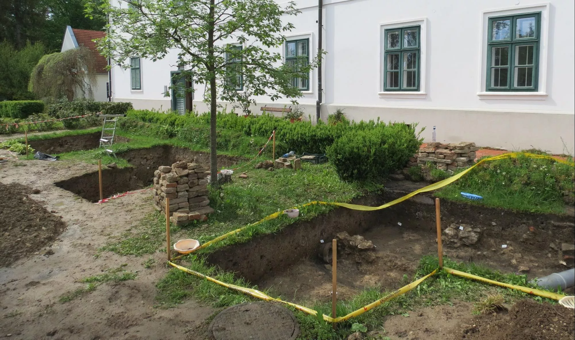 BTK-organized archaeological excavations of medieval antecedents of Benedictine monastery begin in Bakonybél