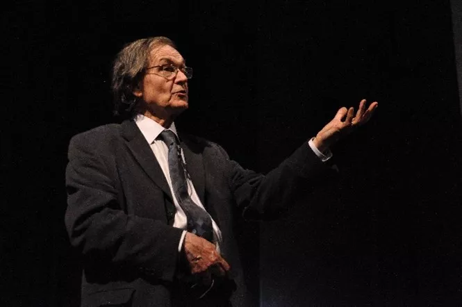 Sir Roger Penrose Nobel-díjas fizikus előadást tart a CSFK-ban