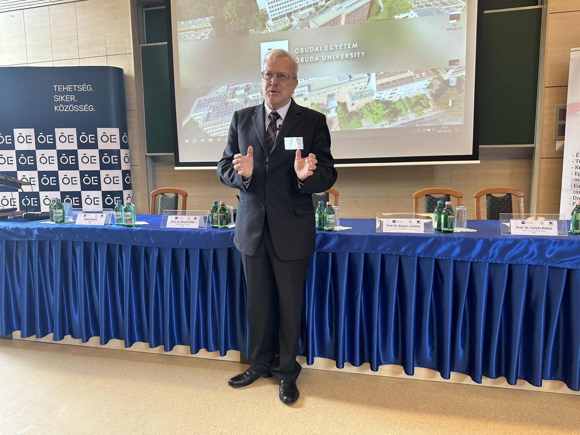 ELKH President Balázs Gulyás shared his insights and international experiences regarding the modernization of doctoral education at the MAB conference held at Óbuda University