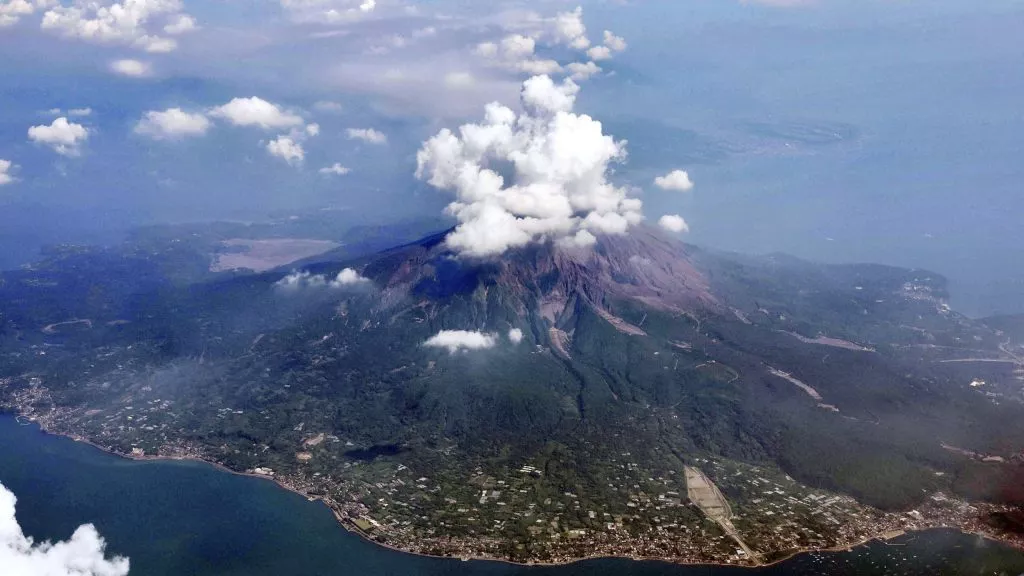 A recent study in collaboration with researchers from Wigner RCP has found that muon imaging of volcanic conduit explains link between eruption frequency and ground deformation