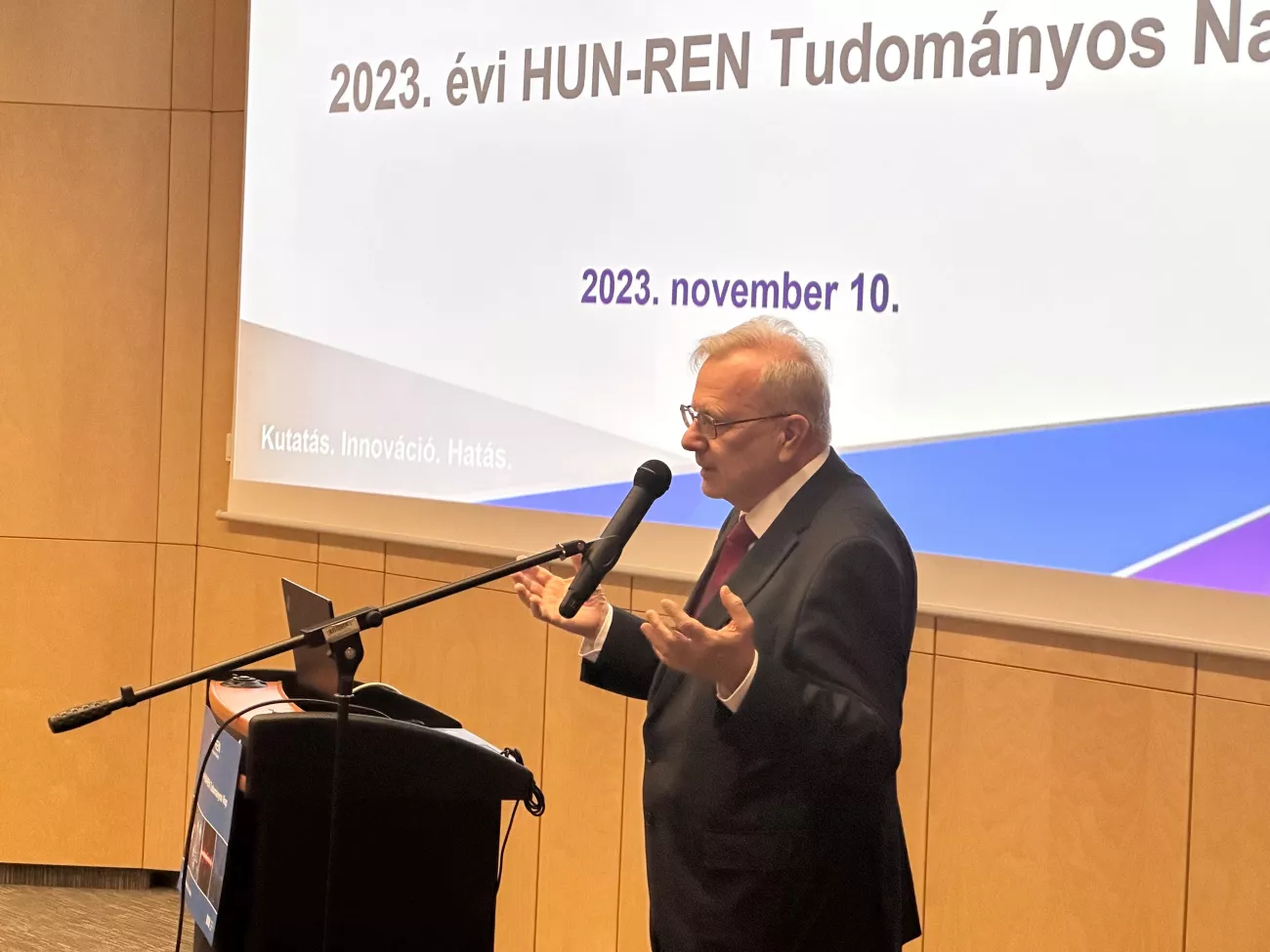 Sikeres tudományos konferenciát rendezett a HUN-REN Titkárság az idei Bárány Róbert Díjat nyert fiatal kutatók eredményeinek bemutatására