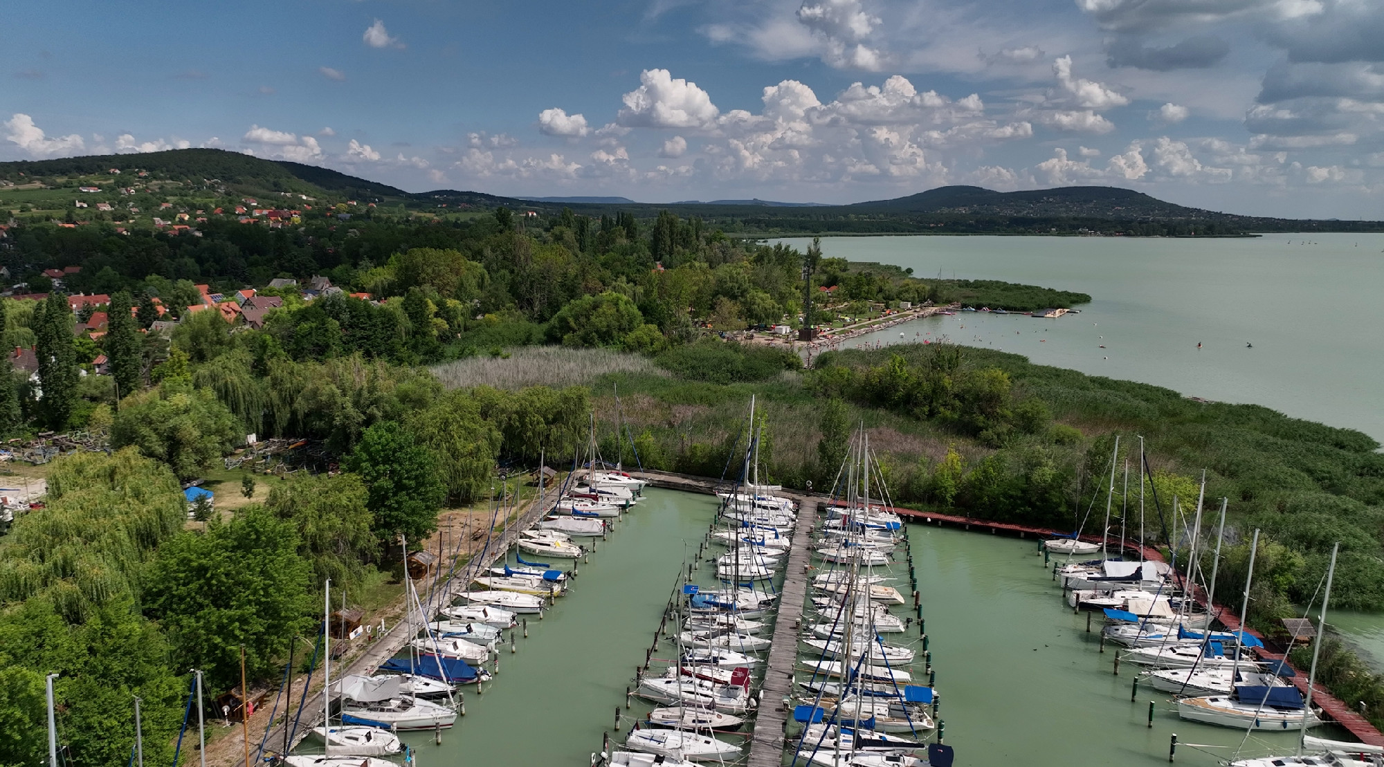 Using data from the first military survey of the Habsburg Empire in 1782, as well as world war military surveys and aerial photographs from Google Maps, HUN-REN BLRI researchers have evaluated changes in the catchment and shoreline of Lake Balaton over th