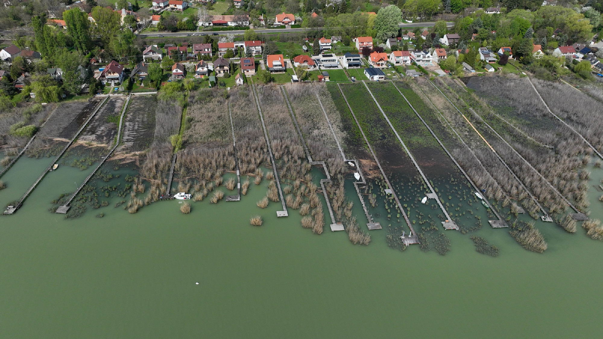 Using data from the first military survey of the Habsburg Empire in 1782, as well as world war military surveys and aerial photographs from Google Maps, HUN-REN BLRI researchers have evaluated changes in the catchment and shoreline of Lake Balaton over th