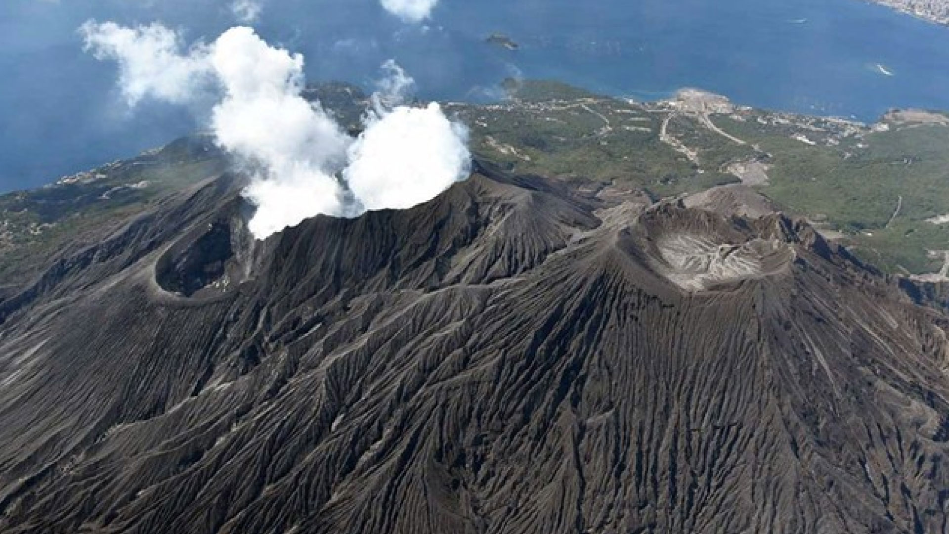 Researchers at the HUN-REN Wigner Research Centre for Physics and the University of Tokyo are using a new technique to visualise magma migration beneath the surface of volcanoes. 