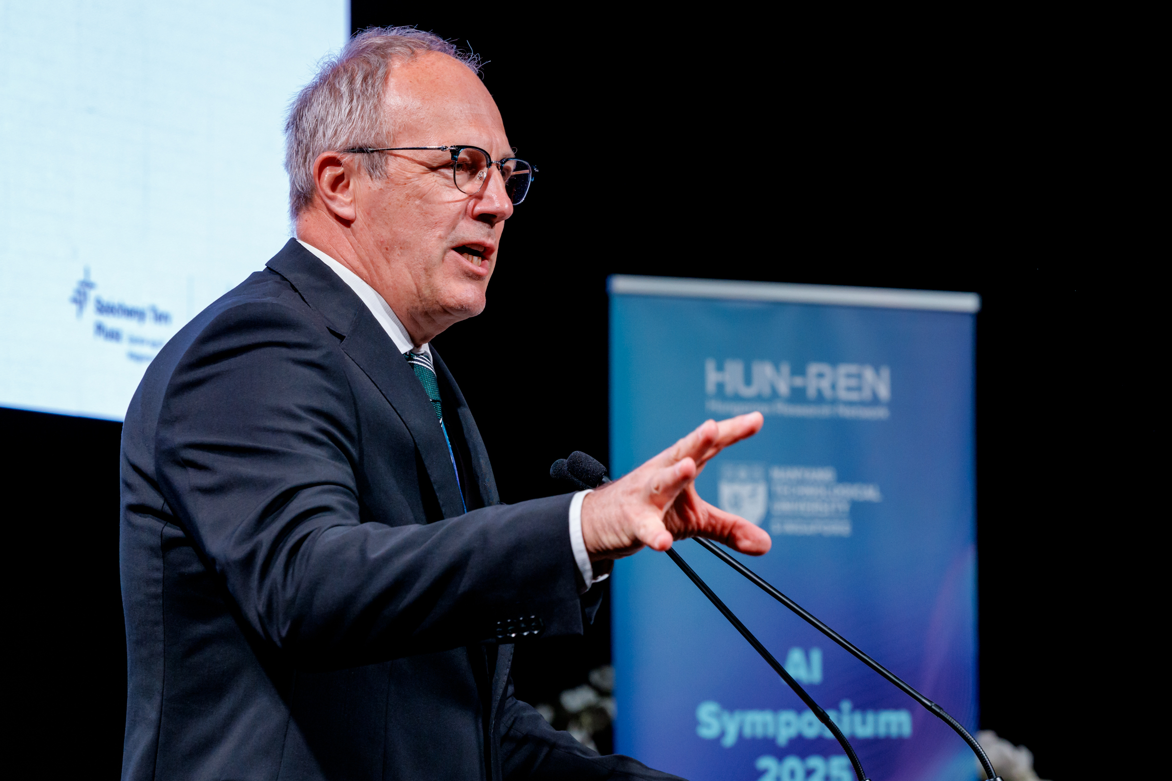 HUNREN_250508_Advancing_Healthcare_059