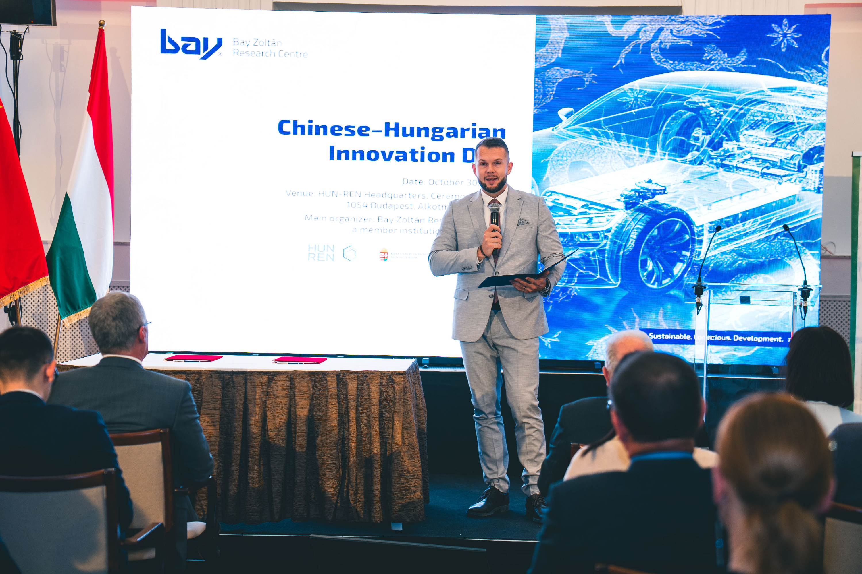 Autóipari akkumulátor tesztlaborról és kutatás-fejlesztési központról született megállapodás a HUN-REN székházában