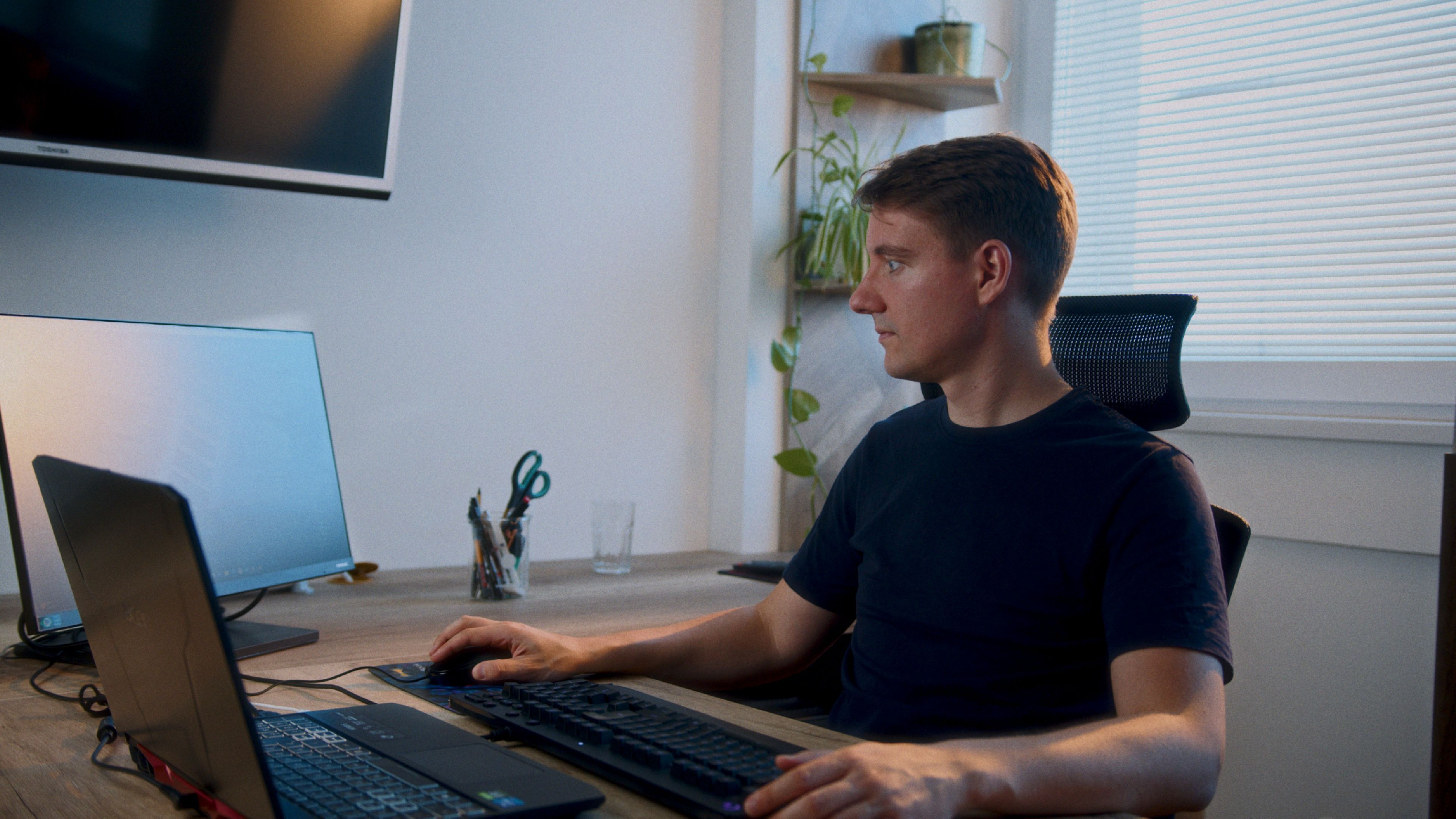 MAIN.00_00_01_24.Still010